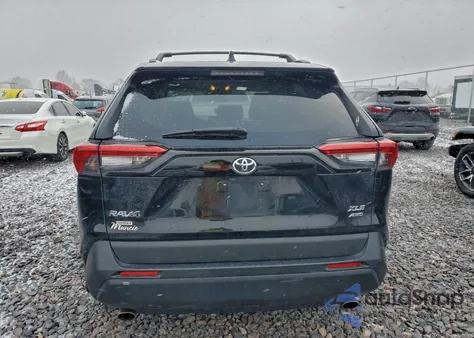 2020 Toyota Rav4 Xle z USA, uszkodzony, nr VIN 2T3P1RFV5LW090703